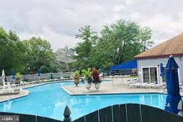 Building Photo - 1346 Chanticleer-