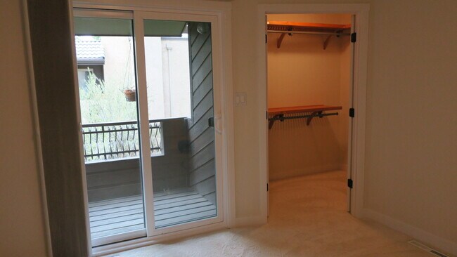 Building Photo - 2979 Shady Holw E