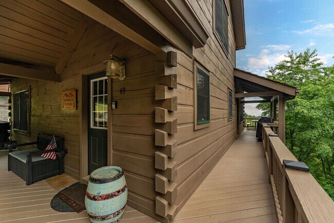 Building Photo - 49 Valley Dr