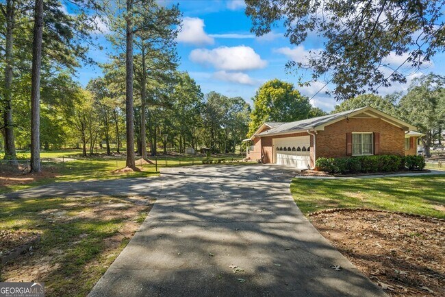 Building Photo - 3929 Lenora Church Rd