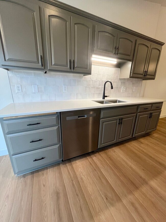 Building Photo - 3 Bed/3 Bath Twinhome in Brandon, SD!