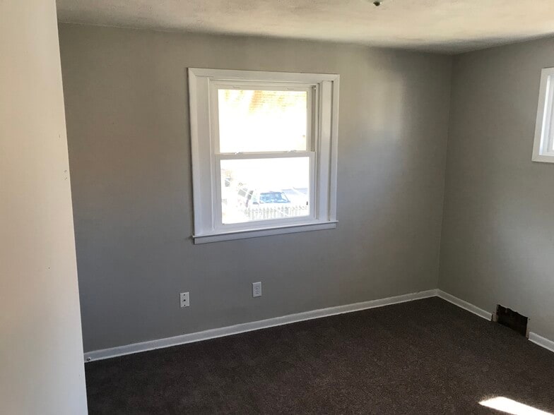 Building Photo - 1320 25th St