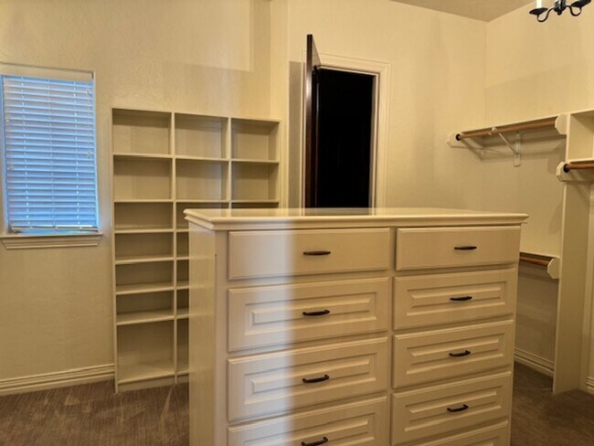 Building Photo - 4/3/2/2 Hallsville ISD Fenced Yard and Pool