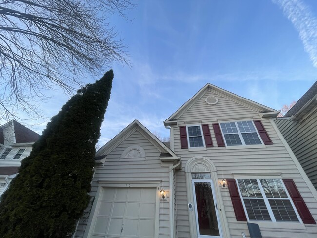 Building Photo - 16 Regency Dr