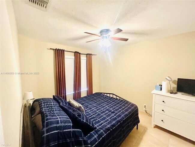 Building Photo - 4 br, 3 bath House - 3491 NW 21st St