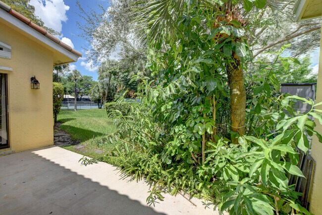 Building Photo - 6165 Belleza Ln