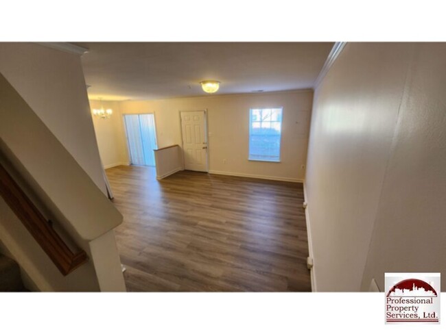 Building Photo - Beautiful 3-Level Townhouse in the Heart o...
