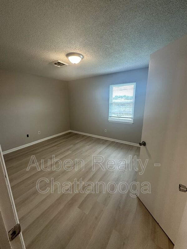 Building Photo - 446 9th St SE
