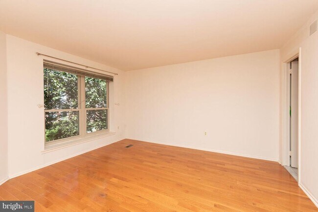 Building Photo - 215 N 23rd St