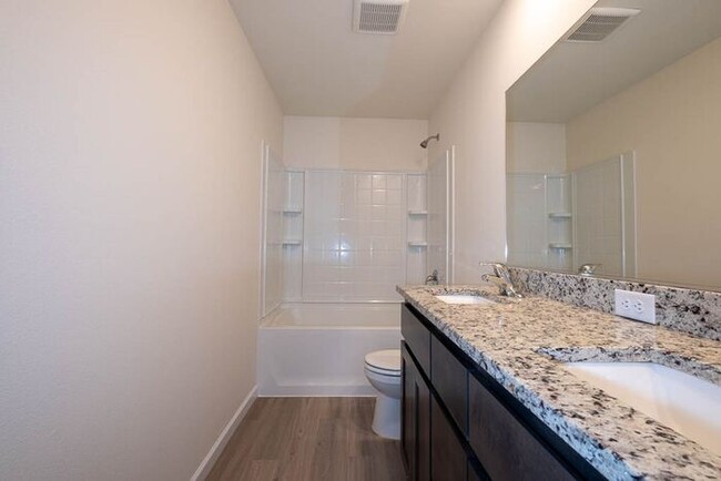 Building Photo - Spacious Newer Home Ready for Move IN
