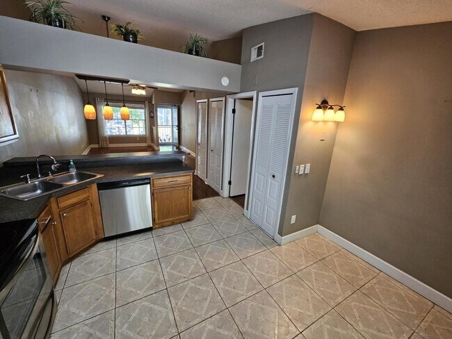 Building Photo - 5477 Lake Margaret Dr