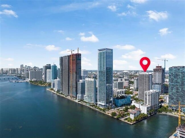 Building Photo - 600 NE 27th St