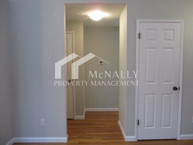 Building Photo - Spacious 3 Bedroom, 2.75 Bathroom Condo in Gig Harbor