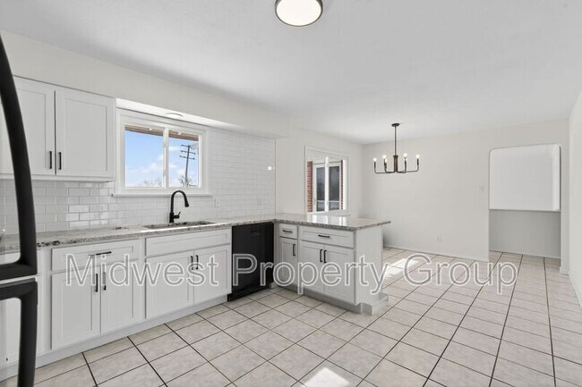 Building Photo - 5165 Westwood Dr