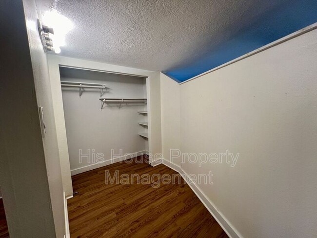 Building Photo - 1405 16th Ave