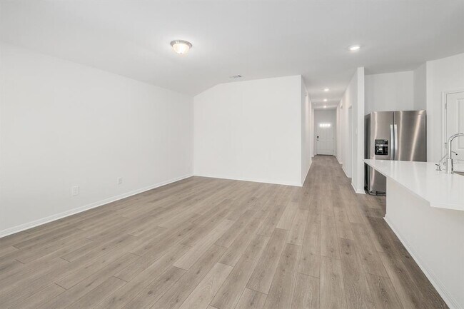 Building Photo - 105 Fossil Dr