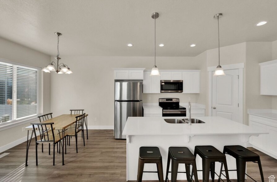 Building Photo - 275 W 700 N