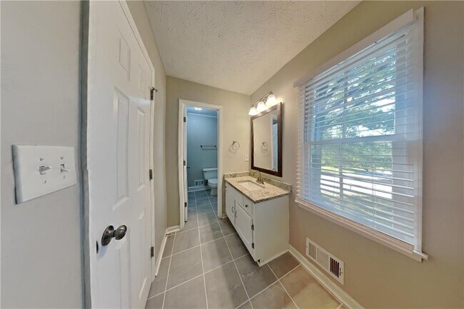 Building Photo - 1028 Pine Cove Dr SW