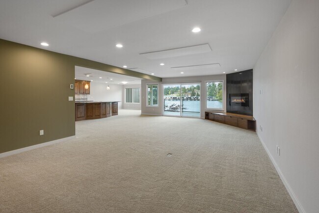 Building Photo - 2bd/2ba Bellevue Condo