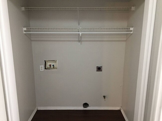 Building Photo - Remodeled 4 bedroom, 2 bath - Moore Schools