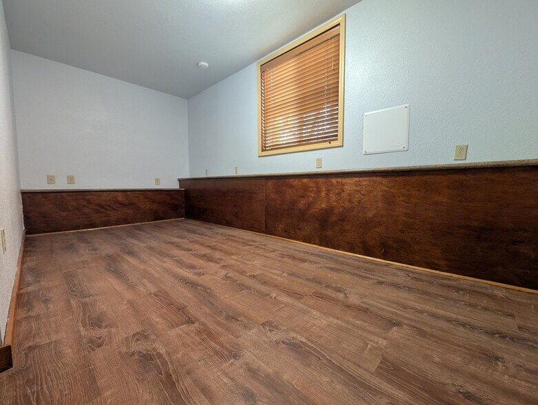 Building Photo - 5819 Bayview Ave
