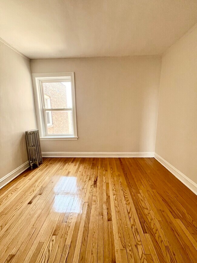 Building Photo - 2140 N Kildare Ave