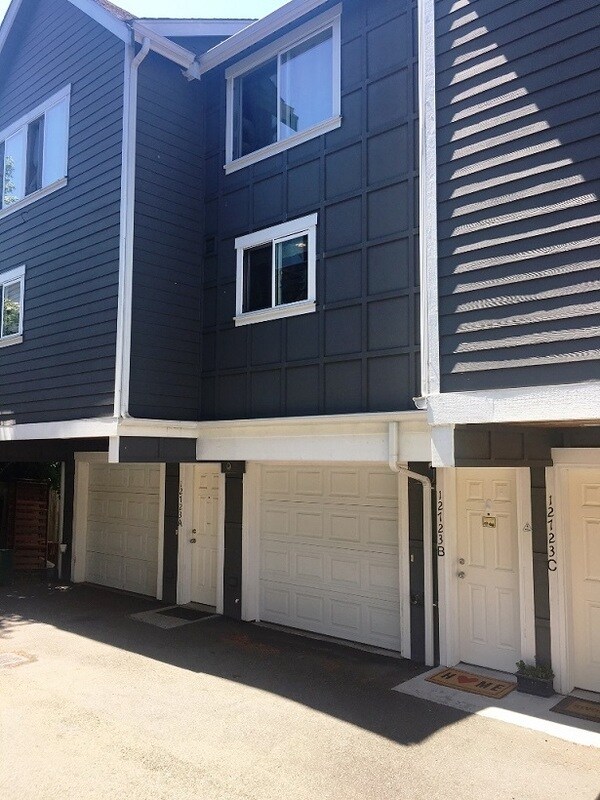 Building Photo - 12723 35th Ave NE
