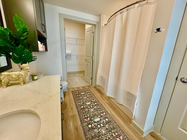 Building Photo - 1301 Leah Ave