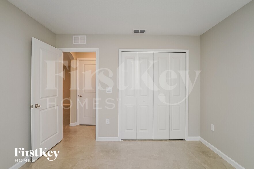 Building Photo - 429 Earhart Dr