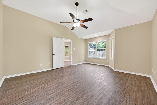 Building Photo - 11655 Lakeview Manor Dr