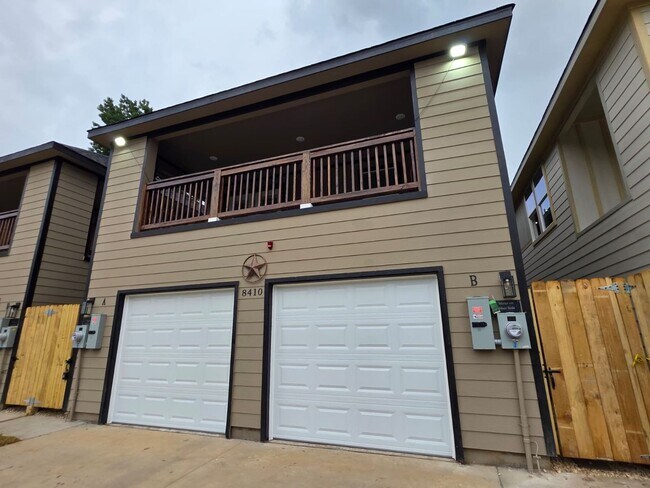 Building Photo - Stunning Duplex with Garage & Modern Finishes