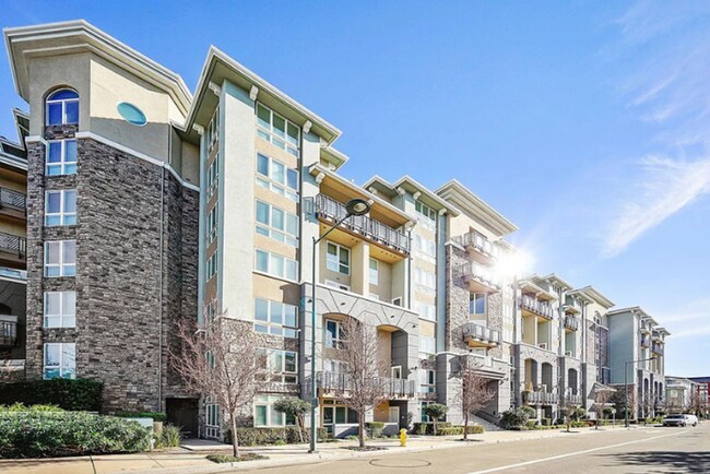 Building Photo - A Cozy Contemporary and Stylish Condo 2BR/...