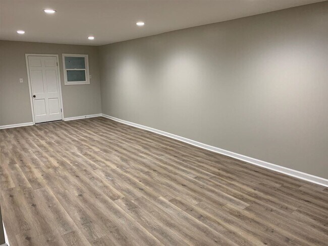 Building Photo - 3069 Circle Gate Dr