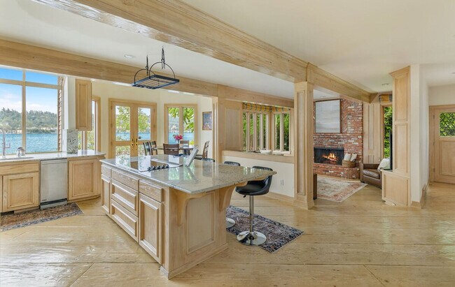 Building Photo - 6408 E Mercer Way