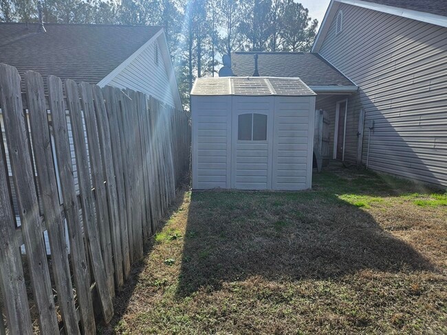 Building Photo - 21 Flower Break Rd