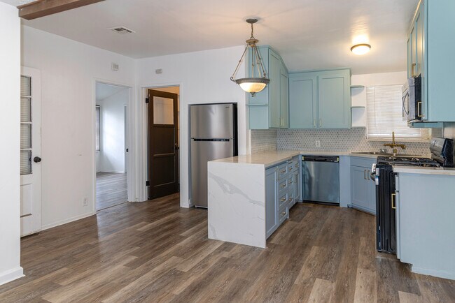 Building Photo - 3940 Hubert Ave