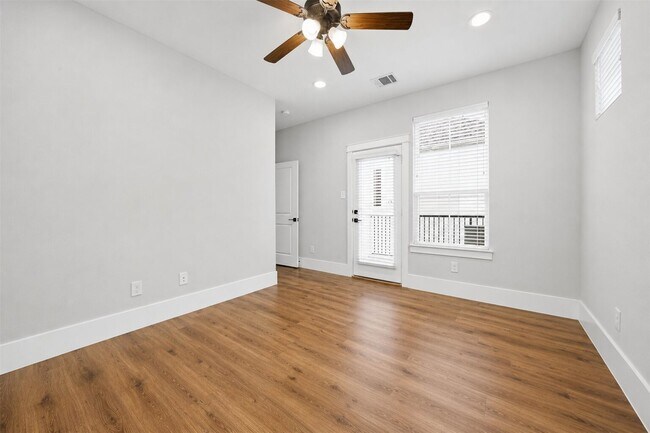 Building Photo - 1421 W 23rd St