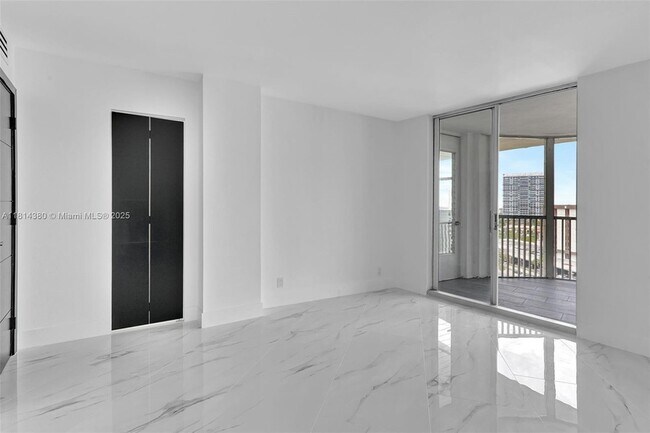 Building Photo - 100 Golden Isles Dr