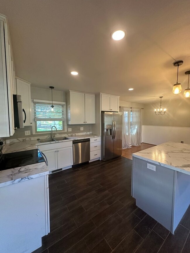 Building Photo - 3 bedrooms 2 baths, Split Level in the located in Roanoke County