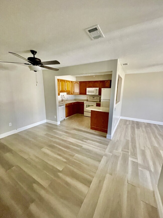 Building Photo - 6180 Principia Dr