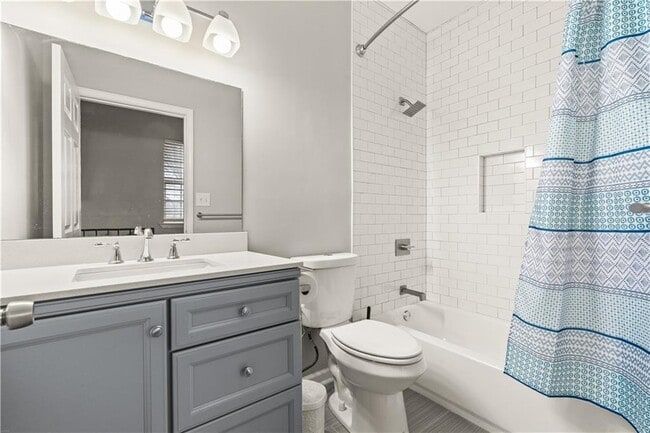 Building Photo - 66 Weyman Ave SW