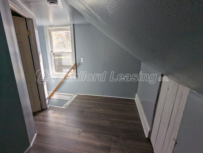 Building Photo - Cozy 2-Bedroom Home on a Beautiful Lot in Amherst!