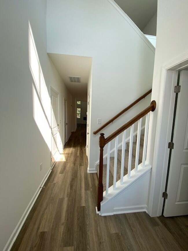 Building Photo - Brand new 3 bedroom 2.5 bath home in Leland