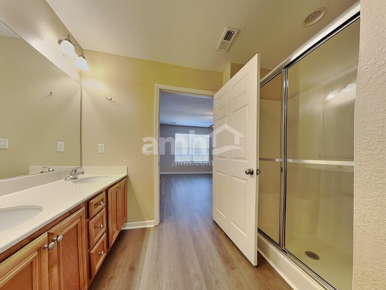 Building Photo - 10429 Kentwell Rd