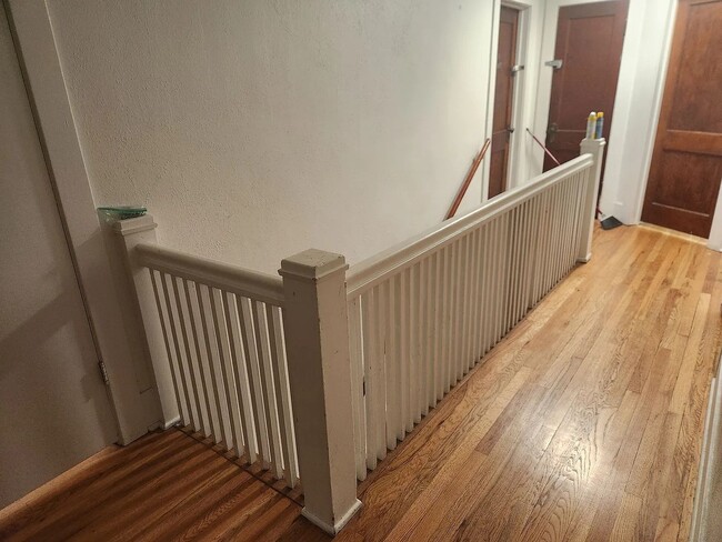 Building Photo - 3 Bedroom Home on the Hill - AVAILABLE NOW!