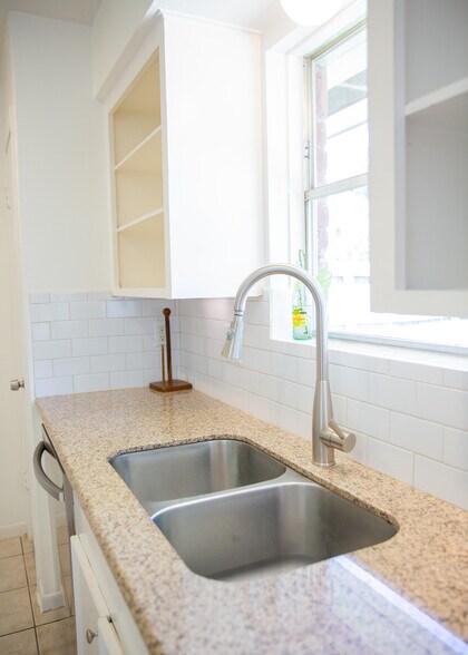 Building Photo - 13602 Fernhill Dr
