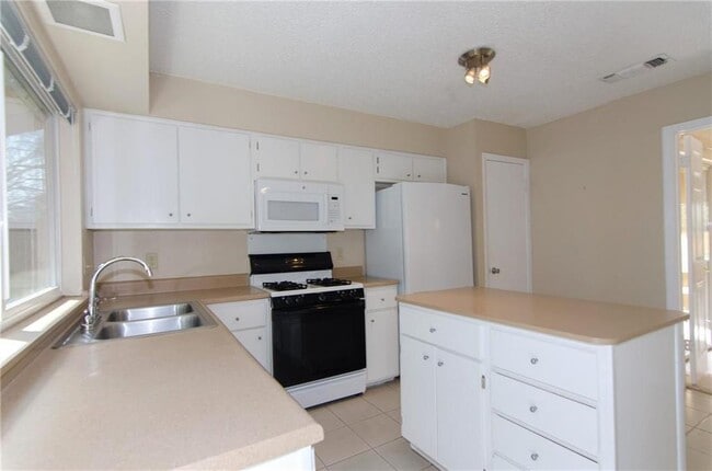 Building Photo - 10405 Firethorn Ln