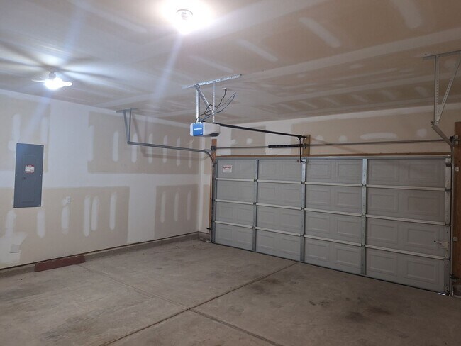 Building Photo - Superb Home Located in the Catawba Hills Neighborhood!