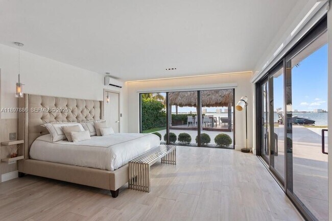 Building Photo - 7972 Biscayne Point Cir