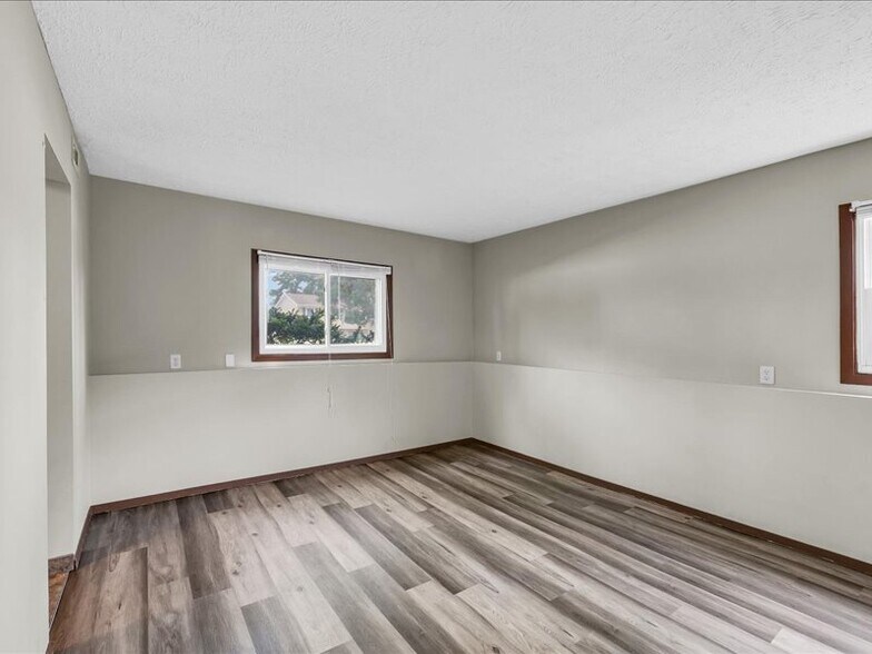 Building Photo - 112 W Raab Rd